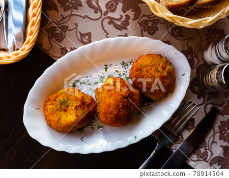 Deep-fried pyzy with mushroom stuffing 78914504