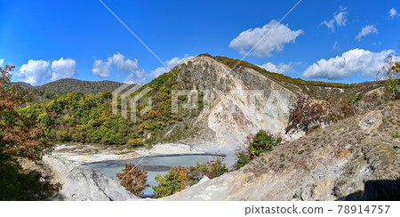 Panorama view of Oyu-numa in late autumn overlooking from the observatory @ Noboribetsu, Hokkaido 78914757