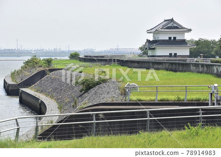 Banyu Yagura on the banks of the Ibi River 78914983
