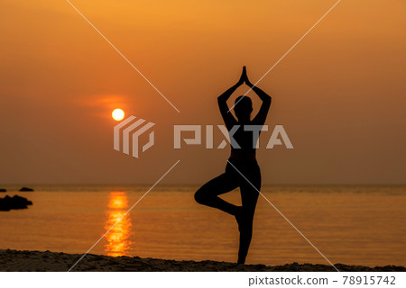 Silhouette lifestyle woman yoga exercise for healthy life 78915742