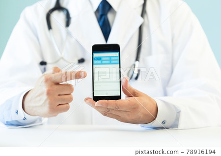 Hands of a doctor showing a smartphone app Hands of a doctor showing a smartphone app 78916194