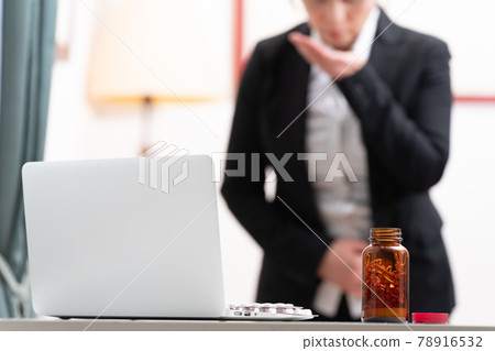 Abdominal pain, business, business woman, front focus Abdominal pain, business, business woman, front focus 78916532