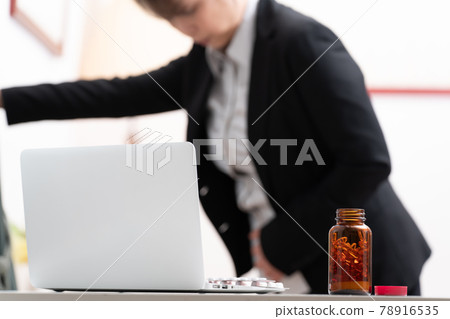 Abdominal pain, business, business woman, front focus Abdominal pain, business, business woman, front focus 78916535