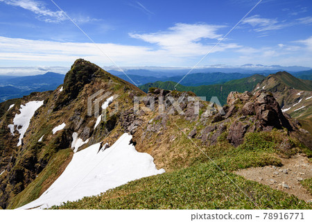 Tanigawadake in early summer, the ridgeline of the sky 78916771