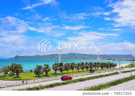 [Okinawa] Underwater road and beach scenery 78917203