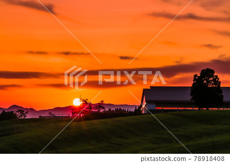 Sunset of the plateau Sunset of the plateau 78918408