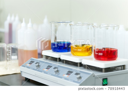 Beaker on laboratory stirrer 78918443