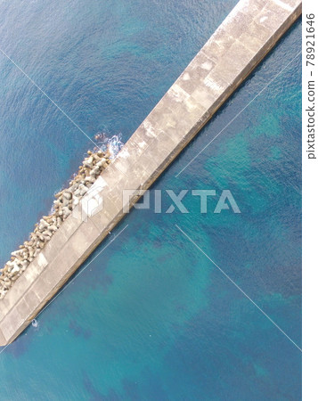 與防波堤的航拍照片 - 無人機（Hiragata港/茨城縣，茨城縣） 78921646