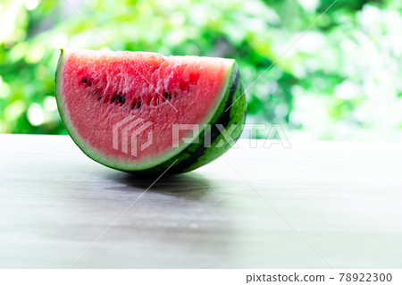 Hydrate with watermelon on hot days Hydrate with watermelon on hot days 78922300