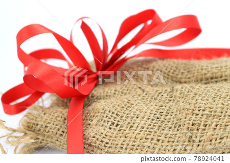 Jute sack present with red ribbon 78924041