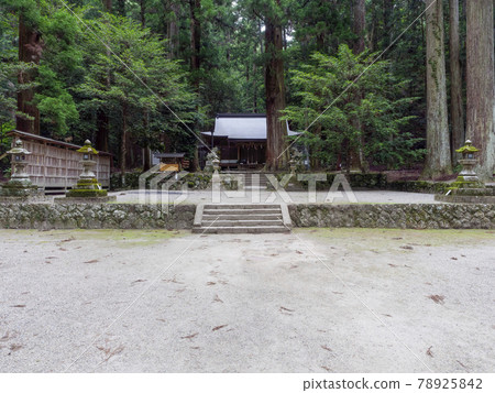 琉璃神社院內風光 78925842