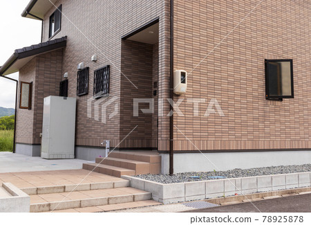 Building entrance approach exterior Building entrance approach exterior 78925878