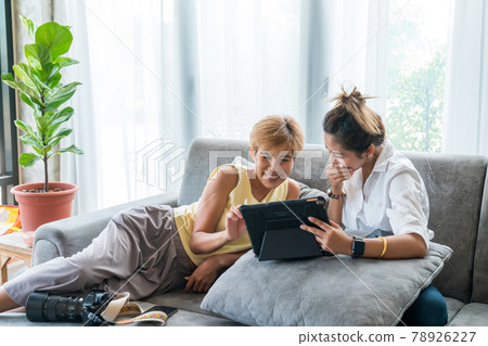 Grandma and grandson play the tablets 78926227