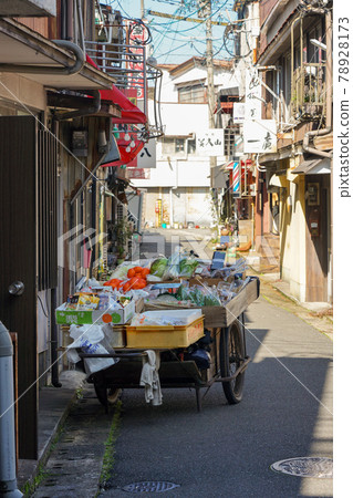 Vegetable peddling, mobile sales of fruits and vegetables, near Hinodecho Shopping Street in Nakatsu City, Oita Prefecture 78928173