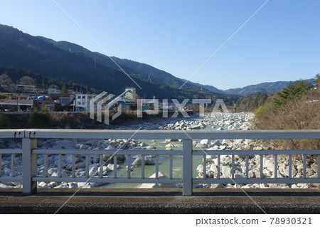Momosuke Bridge over the Kiso River (Important Cultural Property related to Momosuke Fukuzawa) 78930321