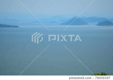 從岡山縣笠岡市的幻彩虹台上看到的水島灘和丸龜市 從岡山縣笠岡市的幻彩虹台上看到的水島灘和丸龜市 78930387