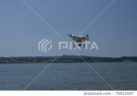 Flying drone "Phantom 3 Standard" (Lonchi Island / Uruma City, Okinawa Prefecture) 78932087