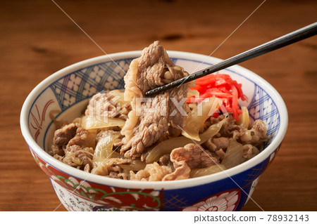 使用國產牛肉的牛丼 78932143