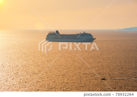 Cruise ship silhouette in Aegean sea on sunset 78932264