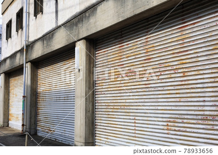 Closed rusty shutter 78933656