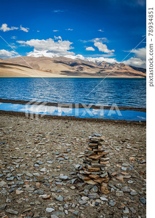 Stone cairn at Himalayan lake Tso Moriri Stone cairn at Himalayan lake Tso Moriri 78934851