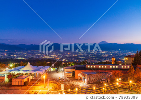 [Yamanashi Prefecture] Kofu City night view and Mt. Fuji seen from Fuefukigawa Fruit Park 78935399