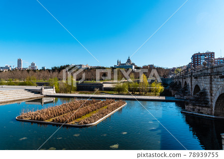 Puente de Segovia over Manzanares River in Madrid 78939755