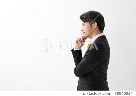 Businessman middle man thinking Businessman middle man thinking 78940824