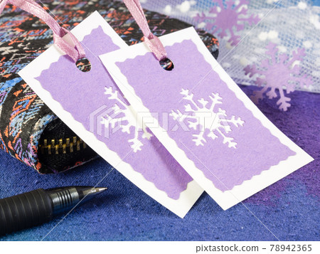 Christmas gift tags with wallet and writing pen Christmas gift tags with wallet and writing pen 78942365