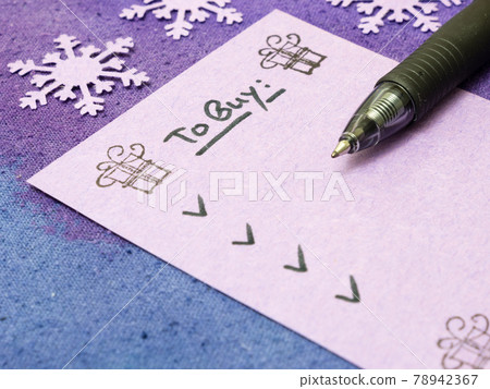 Handwritten note with to buy list for holidays Handwritten note with to buy list for holidays 78942367