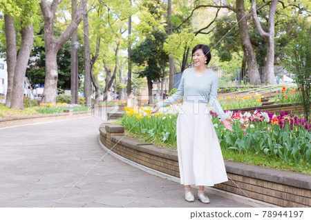 Middle senior women enjoying Yokohama Life tile Middle senior women enjoying Yokohama Life tile 78944197