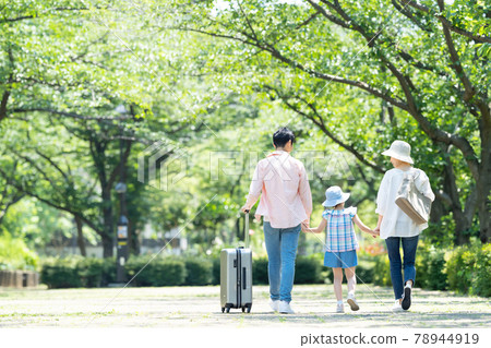Family trip Parent-child family image Family trip Parent-child family image 78944919