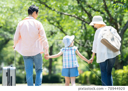 Family trip Parent-child family image Family trip Parent-child family image 78944920