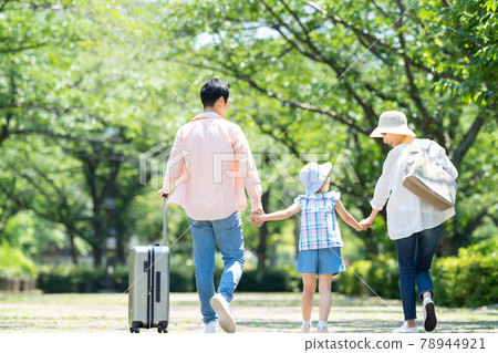 家庭旅行親子家庭形象 78944921