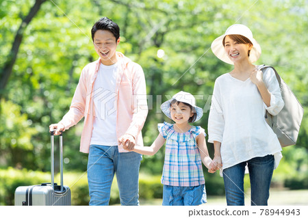 Family travel Parent and child leisure 78944943