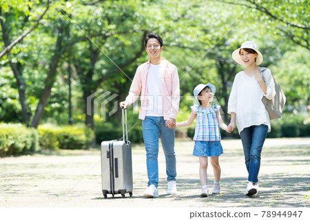 Family travel Parent and child leisure 78944947