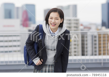 制服的高中生 78945118