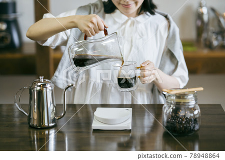 A young woman brewing coffee in a fashionable space A young woman brewing coffee in a fashionable space 78948864