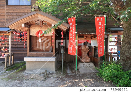 高山的祈求猿猴 78949451