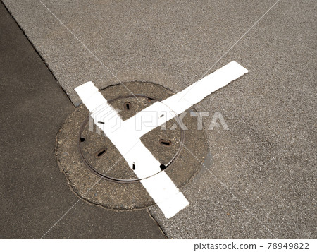 Road junction mark Road junction mark 78949822