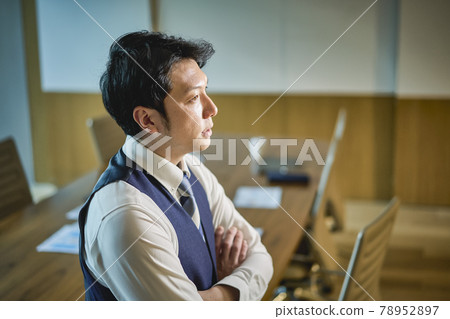 辦公室商人男性肖像 78952897
