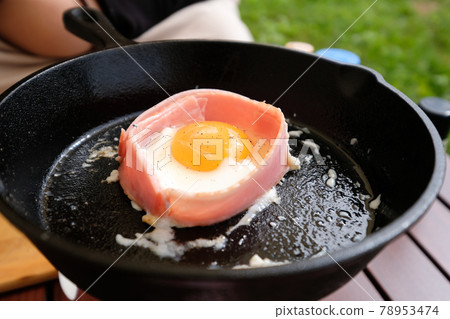Bacon and fried egg at the camp Bacon and fried egg at the camp 78953474