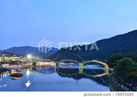 Kintai-kyo Bridge at dusk 78955085