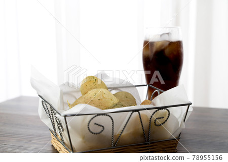 薯片和可樂 薯片和可樂 78955156