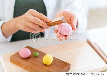 Woman making Japanese sweets 78955167