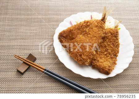 炸竹莢魚 78956235