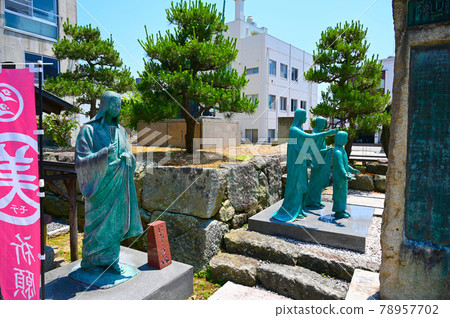 Oichi Three Sisters Statue Kitanosho Castle Ruins, Shibata Park Fukui City Oichi Three Sisters Statue Kitanosho Castle Ruins, Shibata Park Fukui City 78957702