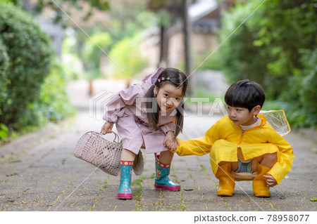 兒童生活方式 育兒 雨中漫步 78958077