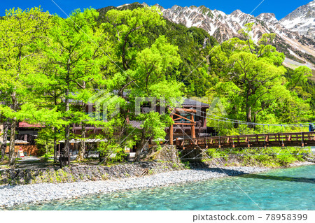 《長野縣》鮮綠的上高地河童橋 78958399