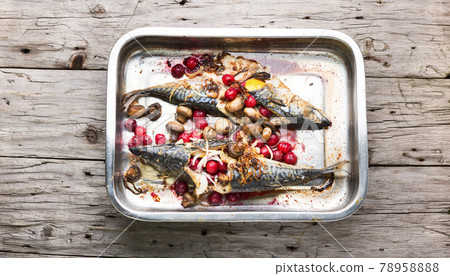 Delicious roasted mackerel fish in baking dish Delicious roasted mackerel fish in baking dish 78958888